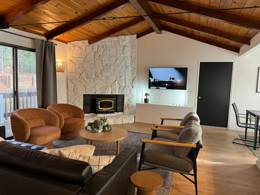 Cabin Green - Image 1