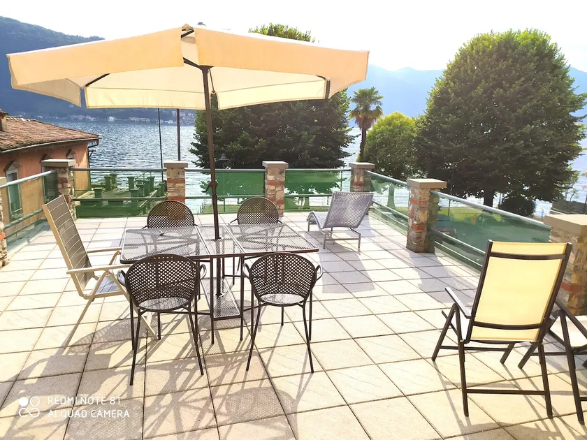 Large apartment with terrace facing Lake Iseo - Image 1