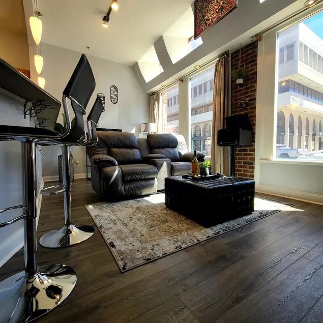 Lux D'town Gboro Loft/Parking, 5 min walk 2 Tanger - Image 1