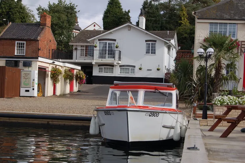 Norfolk Broads Self Catering Holiday Home in the Heart of Horning. - Image 1