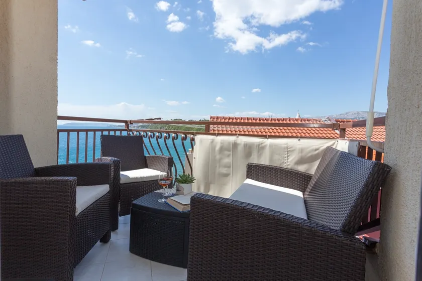 Large sea view apartment in Stobreč - Image 1