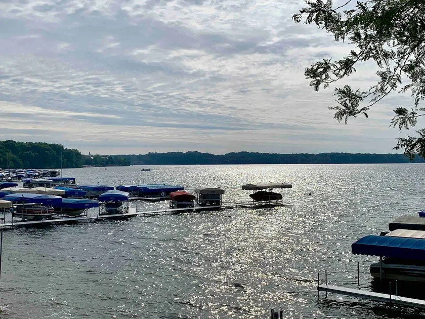 At Whit's Max: Lake+Beach+Indoor Pool+Walk to Town - Image 1