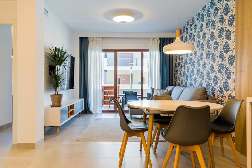 Stylish 2 bedroom aparts with underfloor heating - Image 1