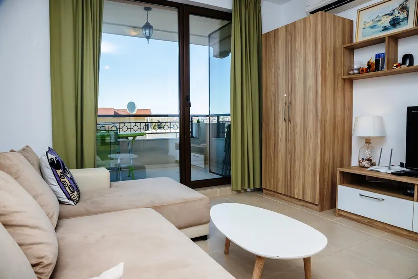 Green Life One-Bedroom Apartment with Sea View by Flаt Manаger - Image 1