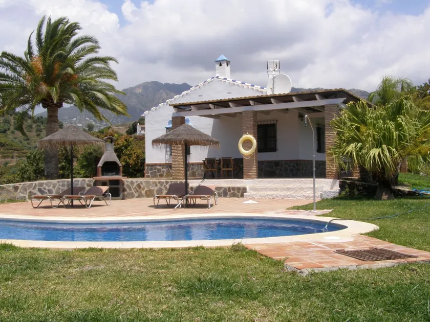 Palmeras. A villa between the sea and the mountains. - Image 1