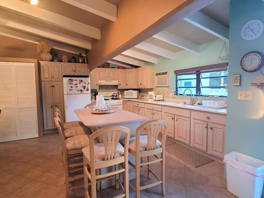 Beautiful Townhouse awaits you. - Image 1