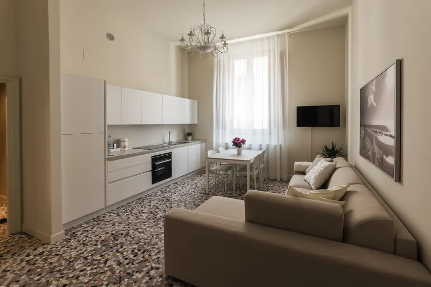 Alighieri Theatre Charming Suite - Image 1
