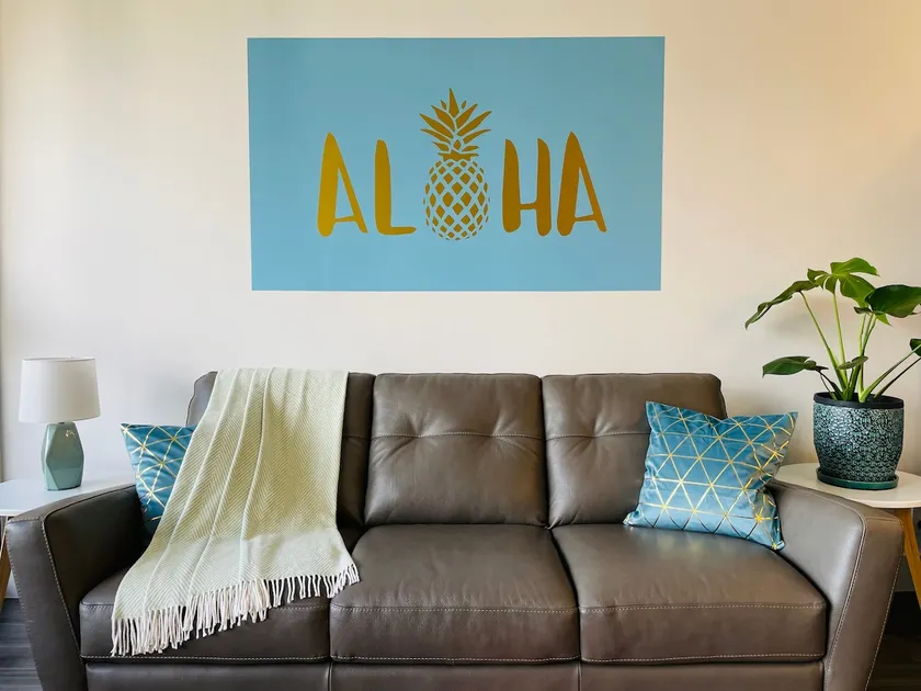 Waikiki Banyan Rainbow Suite - Free Parking and AC - Image 1