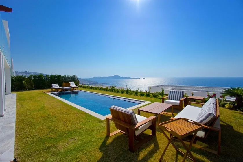 Luxurious seafront Bodrum villa with private pool - Image 1