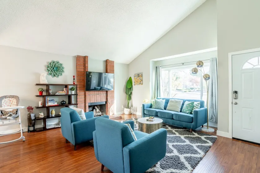 Spacious modern 4B2B house*W/D*Parking*foosball - Image 1
