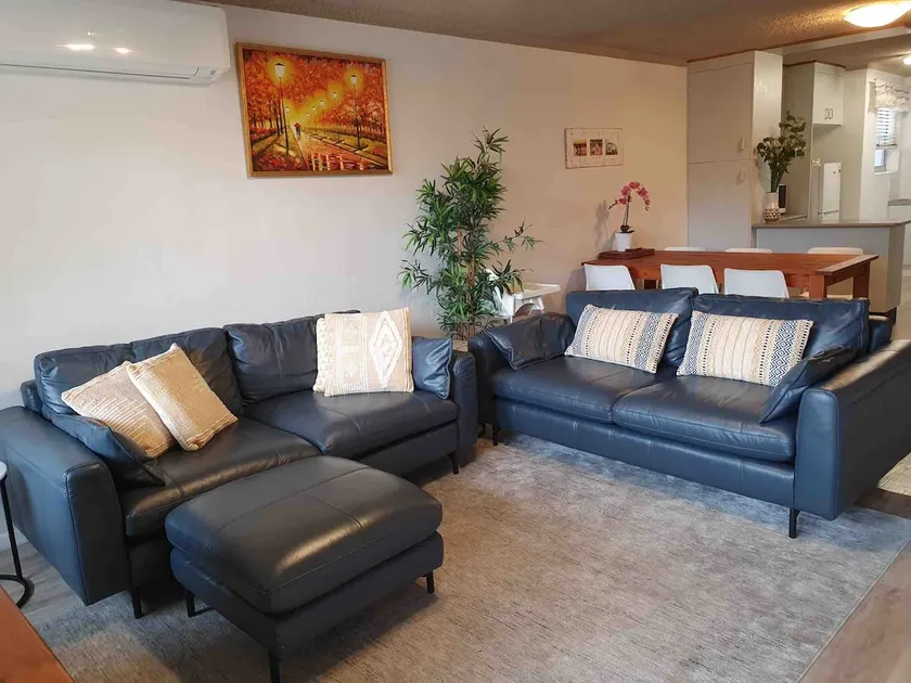 Central Location Spacious 2BR - Walk to Beach&Mall - Image 1