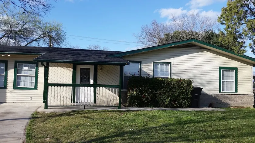 Cozy Home Away from Home Located Perfectly in the Heart of San Antonio.  - Image 1