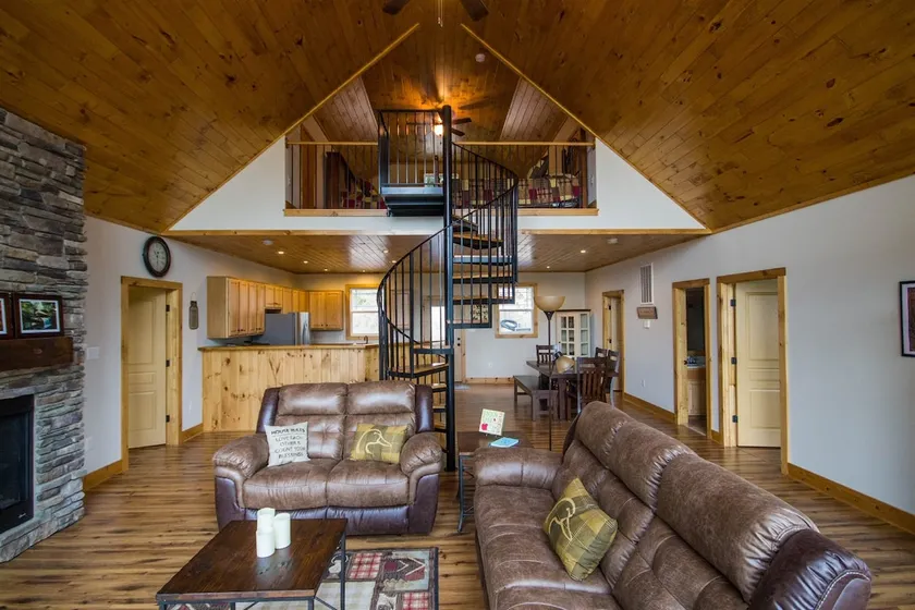 Tree Top cabin on the Shenandoah River - Image 1