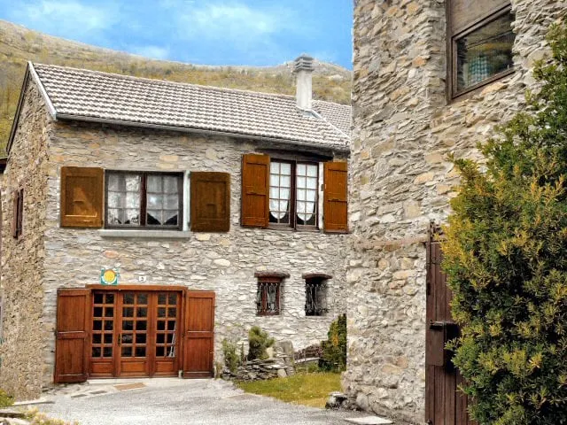 Pretty barn in Ariège, view of the Pyrenees. Remote work - Image 1