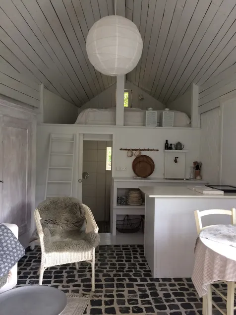 Idyllic cottage in the countryside - Image 1