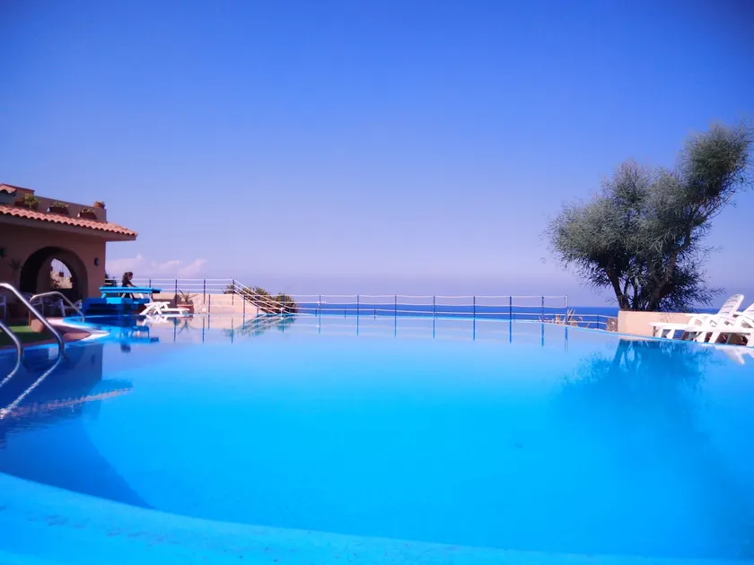 Maison Iris - Appartement trois pièces avec terrasse, piscine face à la mer - Image 1