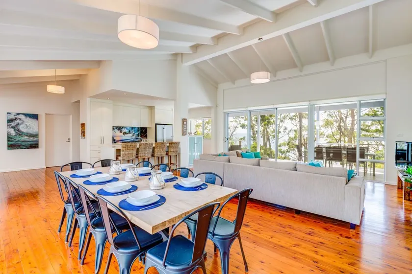 Harlequin Beach House Vincentia - Image 1