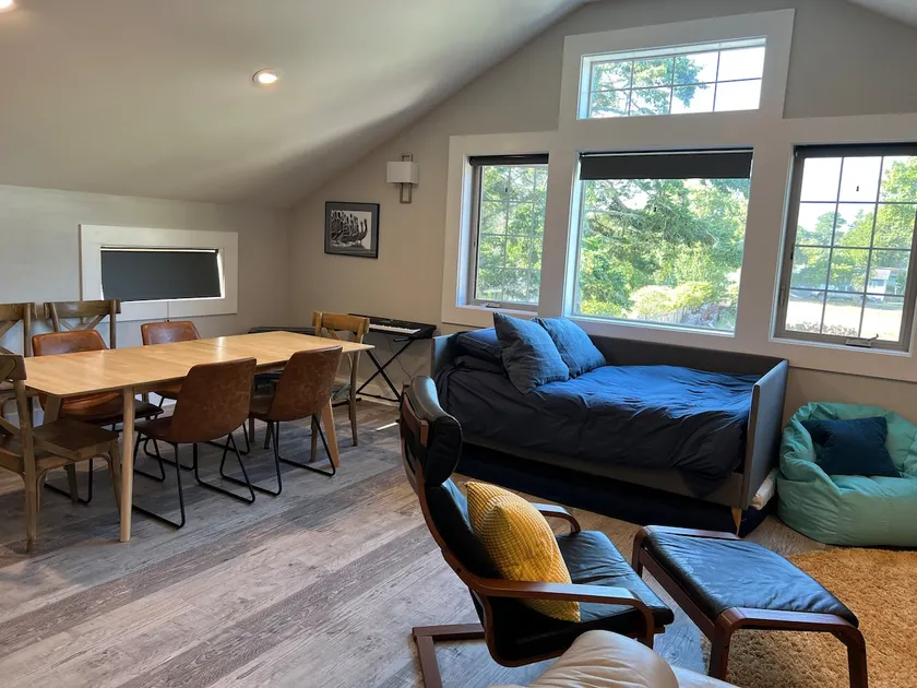 New private loft apartment, 5 blocks from beach! - Image 1