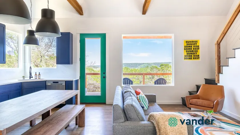 Vander Getaways: Balcones! - Image 1