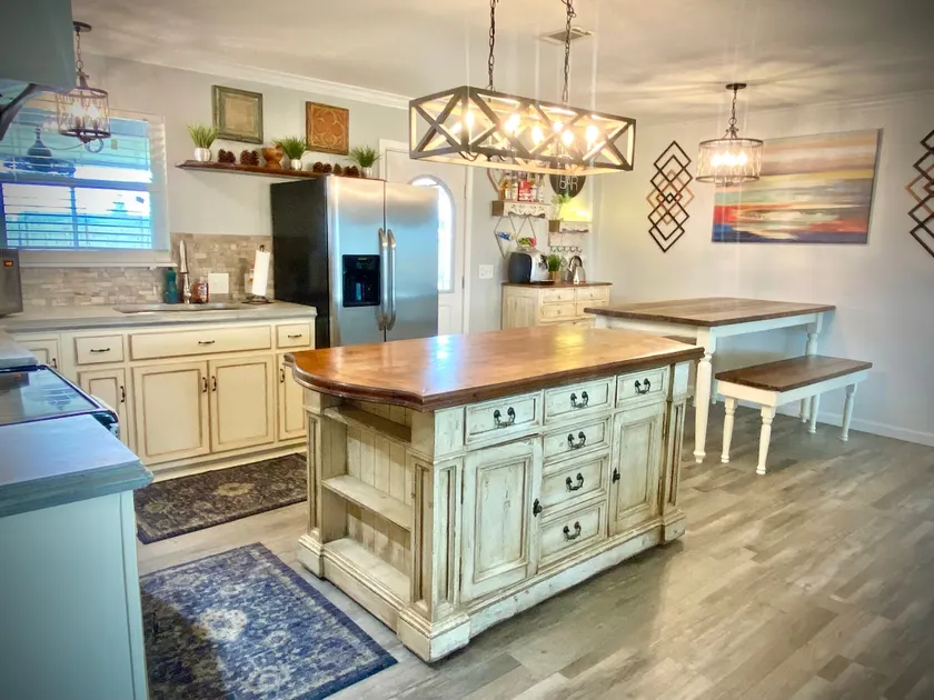 Beautiful 3 bedroom house quite neighborhood - Image 1