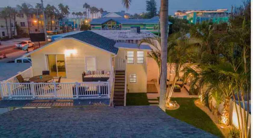Lovely 1 bedroom with partial water view - Image 1