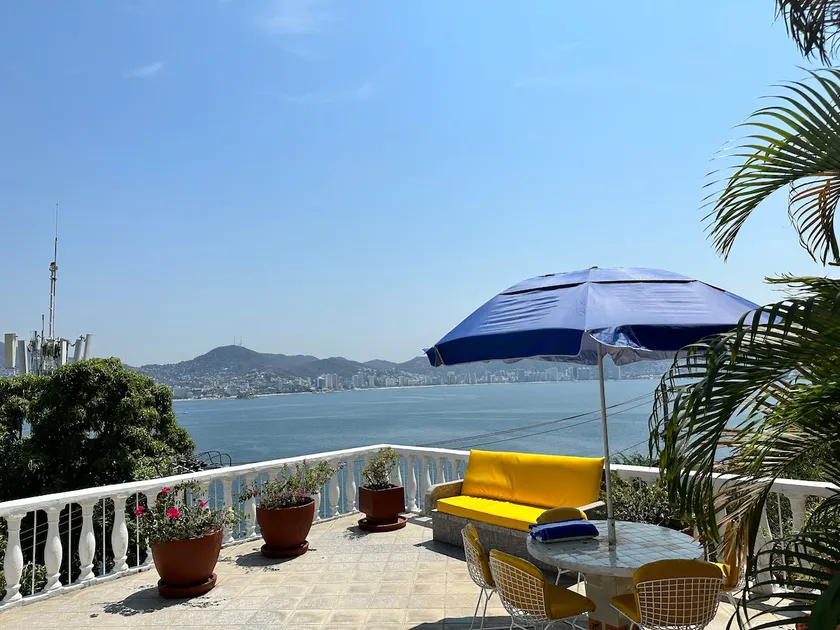House with an ocean view and pool in Acapulco - Image 1