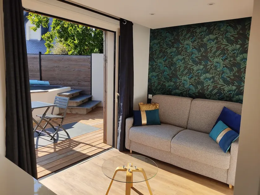 Lovely studio with pool - Image 1
