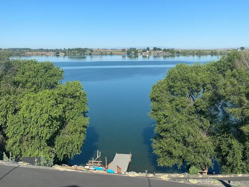 Fisherman’s Paradise on Moses Lake - Image 1