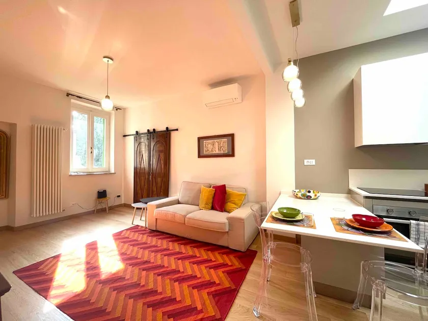 Apartment in a small courtyard house - Image 1