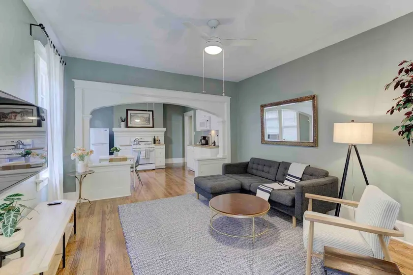 Serene and Stylish Classic Apartment in Midtown! - Image 1