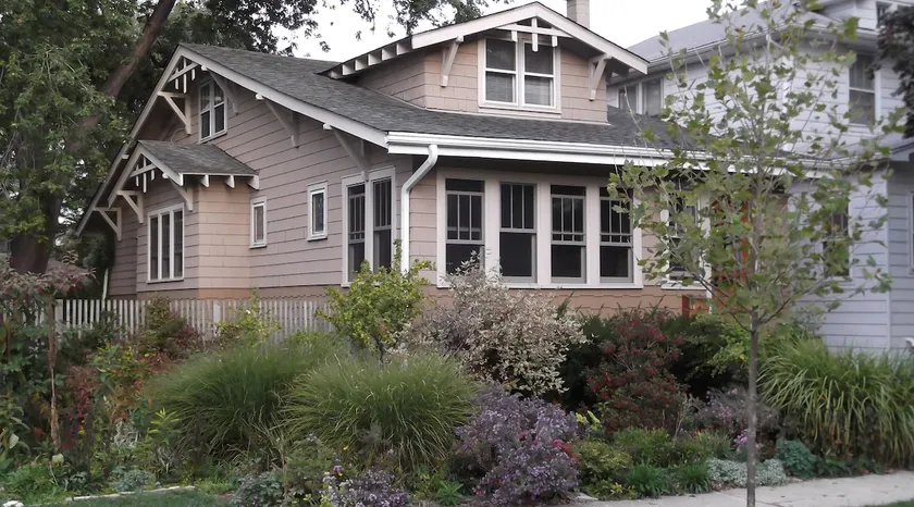 Entire upstairs in Arts and Crafts Oak Park home - Image 1
