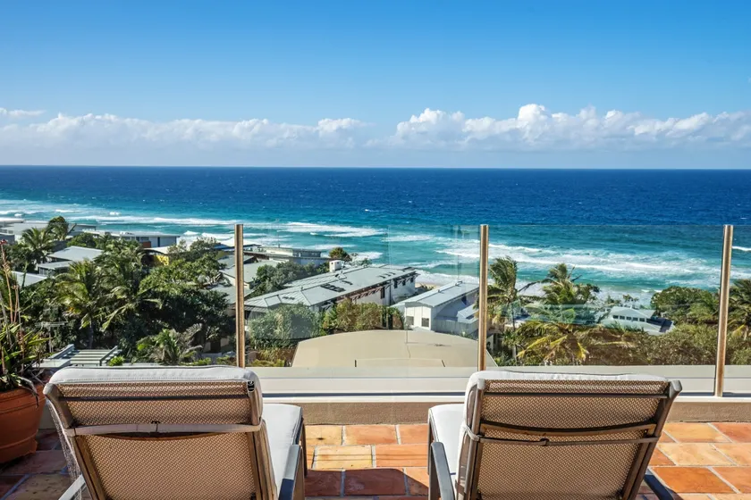 Tuscan inspired townhouse minutes from the beach - Image 1