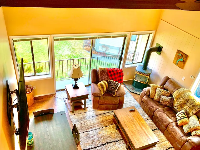 Eagle's Nest - Lake & Mountain View Retreat - Image 1