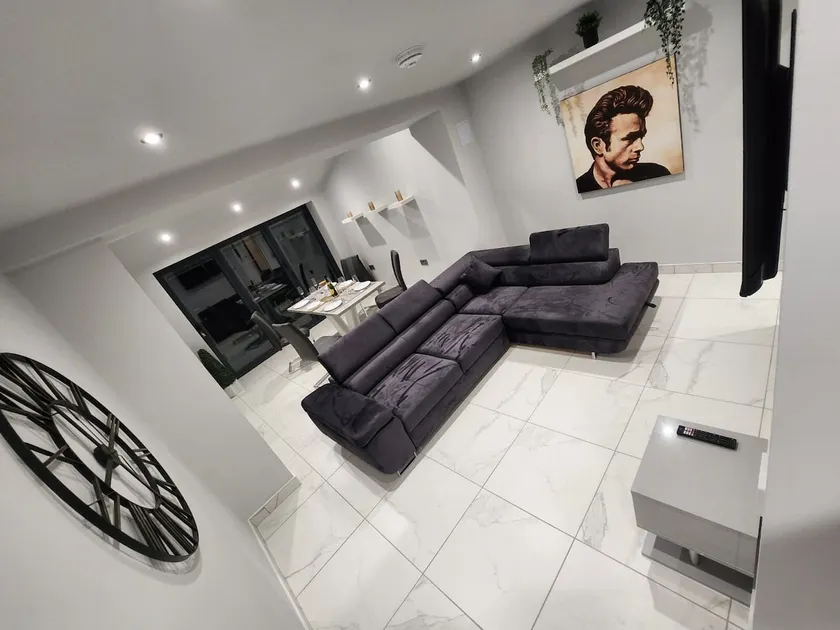 Billie Island apartments - Image 1