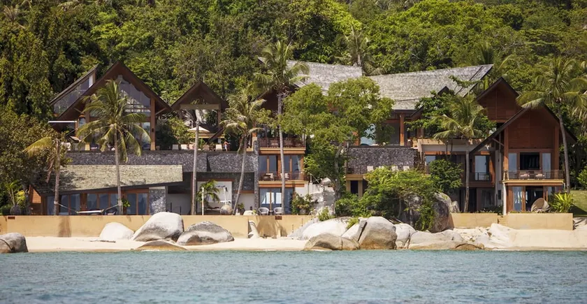 Baan Hinyai | 5BR Beachfront Pool Villa in Lamai - Image 1