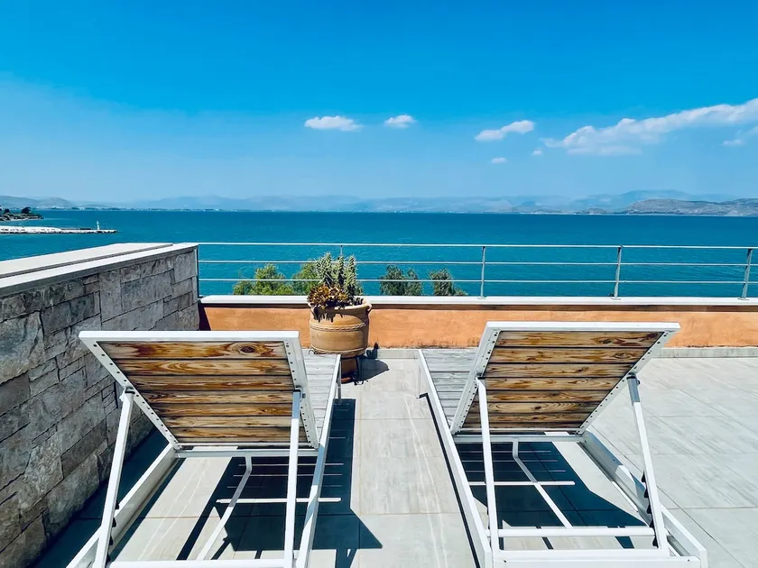 Seafront penthouse - Image 1