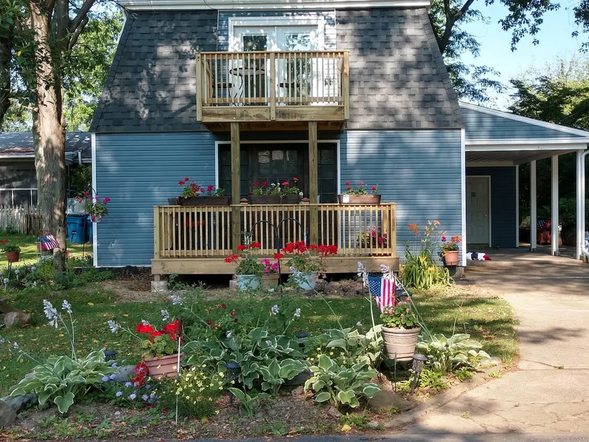 Quiet, clean, 1650 sq' family retreat by Lake Erie - Image 1