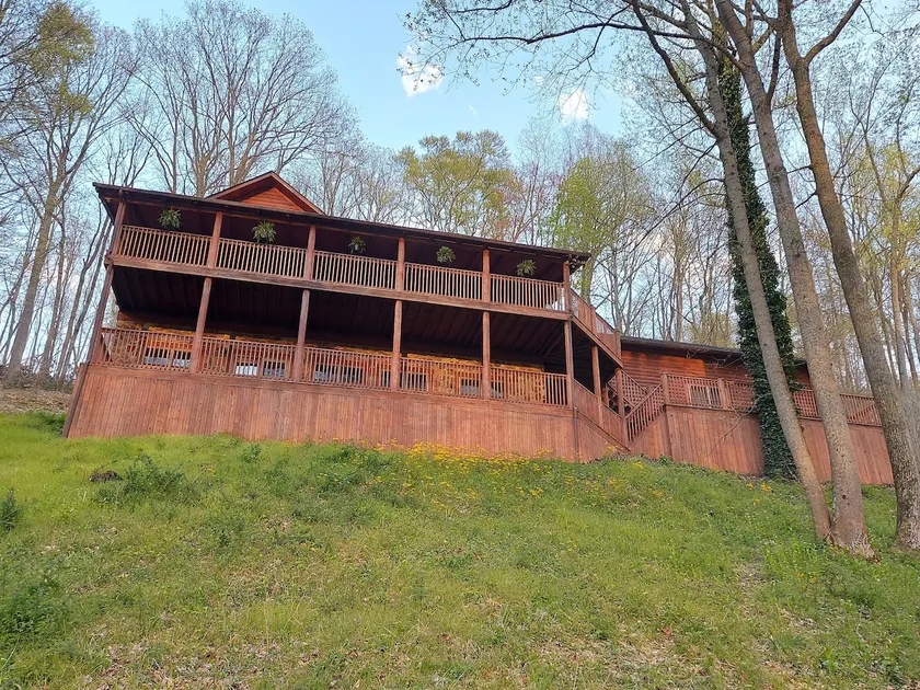 CABIN Close to Hocking Hills on 12 acres! - Image 1