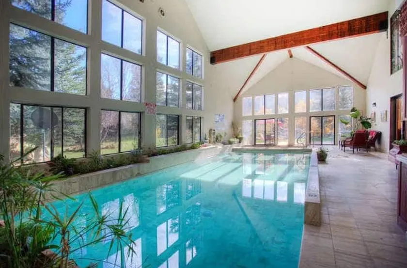 LUXURY, SECLUDED LODGE SKI AND SWIM - Image 1