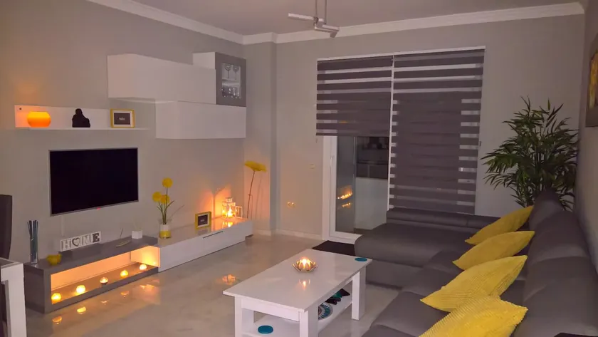 Moderne central lejlighed med stor privat haveterrasse - Image 1
