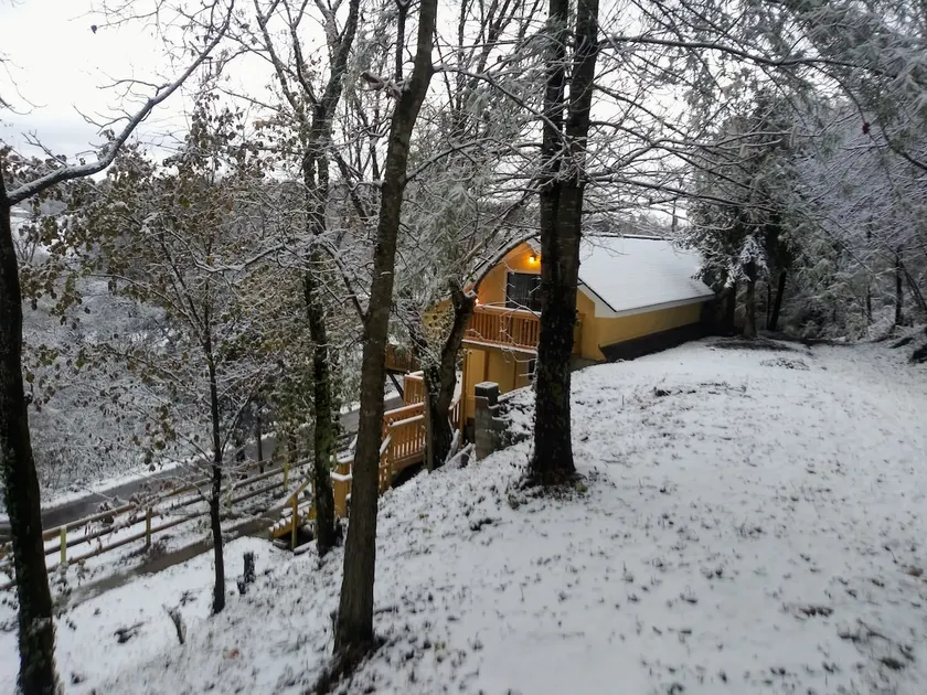 5BR Vacation Home in the Mountains, Hot Tub & More - Image 1