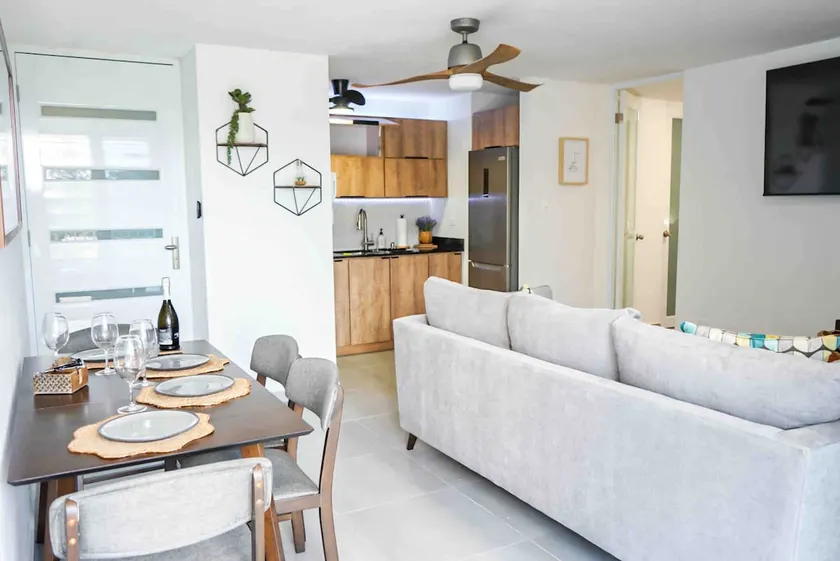 Aqua Breeze- Cozy Retreat in the heart of Arecibo - Image 1