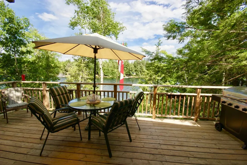 Winterized Lakefront Cottage on Chandos Lake - Image 1