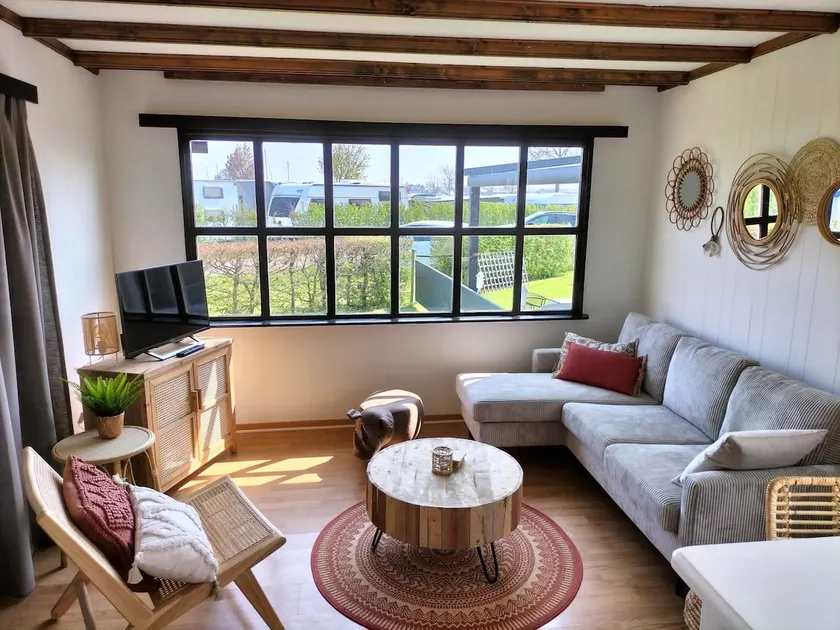Chalet with lovely terrace and garden in Kortgene. - Image 1