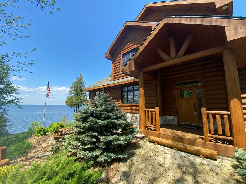 Norske-Haagen Lodge, Lakefront Luxury Log Home - Image 1
