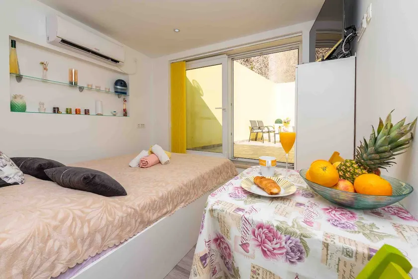 Studio Apartment Lučić - Image 1