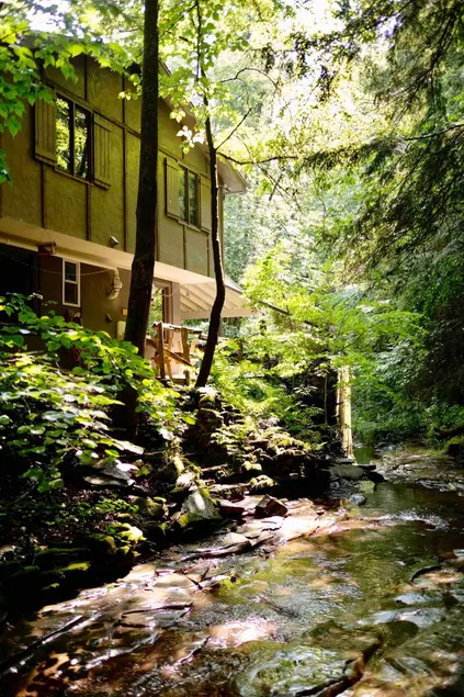 Quiet Creekside Escape in the Enchanted Mountains - Image 1