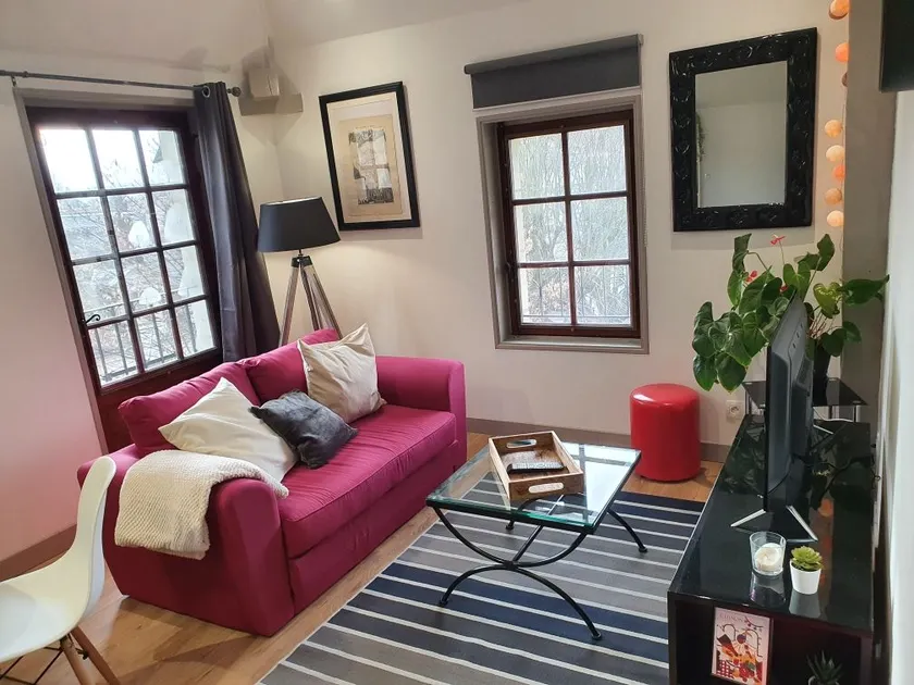 PRETTY DUPLEX AT THE FOOT OF THE CASTLE!! - Image 1