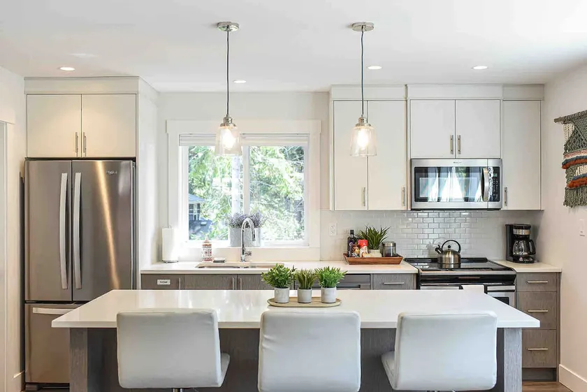 Private Modern Guest House by Seal Bay Park - Image 1