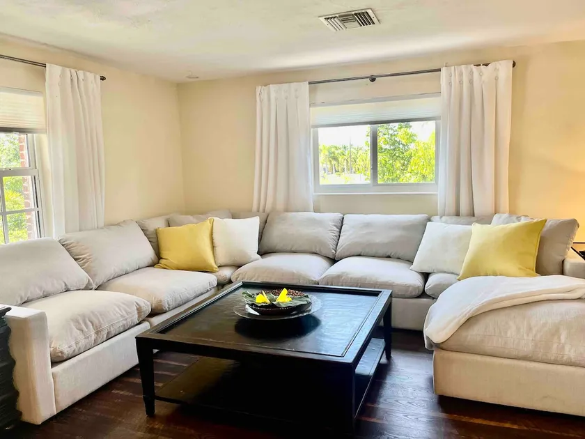 Waterfont Retreat in Prestigious Royal Harbor - Image 1